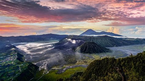 Smoldering Mount Bromo In East Java Indonesia © Shutterstock 2017