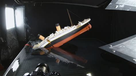 Model Titanic Splits And Sinks Like The James Camerons Movie Filmed
