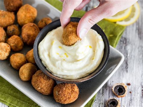 Die amerikaner pflegen ihre ganz eigenen traditionen beim grillen. Zitronen-Aioli mit frittierten Oliven (mit Bildern ...