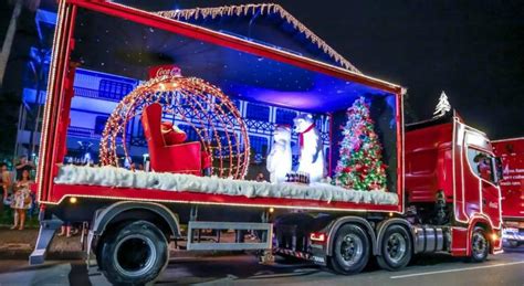 são paulo para crianças caravana coca cola 2019 traz papai noel em caminhões iluminados e