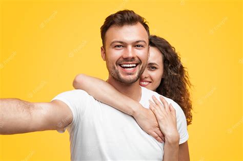 Premium Photo Couple Hugging And Taking Selfie