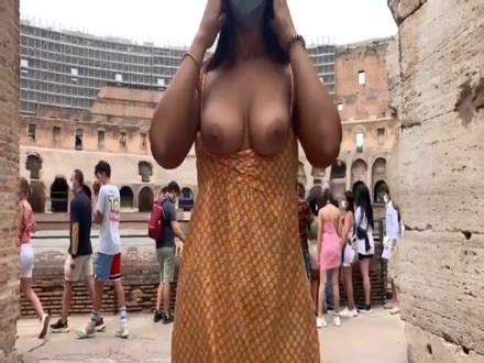 Esce Le Tette Dentro Al Colosseo Video E Film Porno Italiani