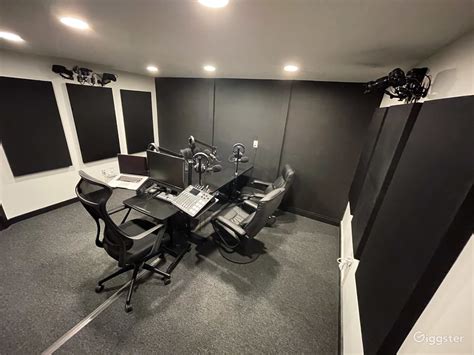 PODCAST STUDIO | Rent this location on Giggster