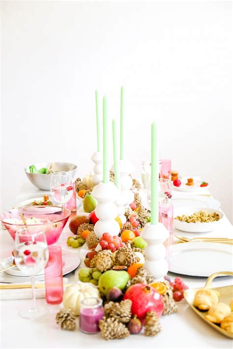 Learn how to make your dining room perfect for fall and thanksgiving entertaining without spending a fortune. 12 Beautiful Modern Thanksgiving Decorations - The ...