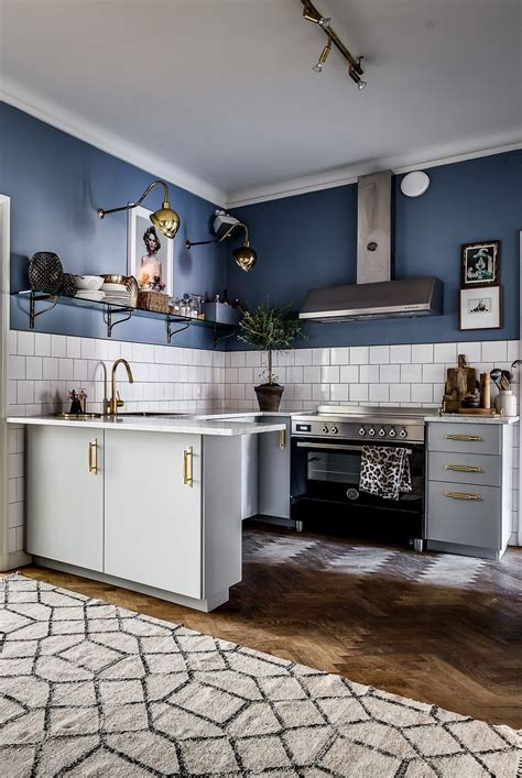 20 Blue Kitchen Walls With White Cabinets