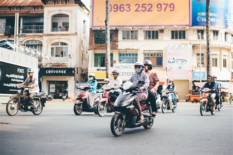 Le Port Du Casque En Scooter Pourquoi Est Il Si Important Vroom