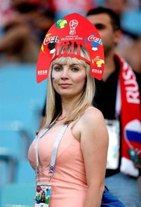 Qu Bellas Las Aficionadas Rusas Y Croatas Deslumbran En El Estadio