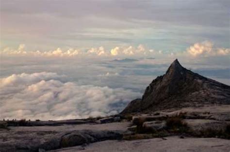 Atau jika anda memerlukan transport untuk ke gunung kinabalu atau untuk jalan2 sekitar sabah anda boleh menghubungi rakan saya seperti berikut, sebutkan nama saya pada beliau jika. Gempa Bumi Sabah: Malim Gunung Kinabalu Tarik Perhatian Dunia