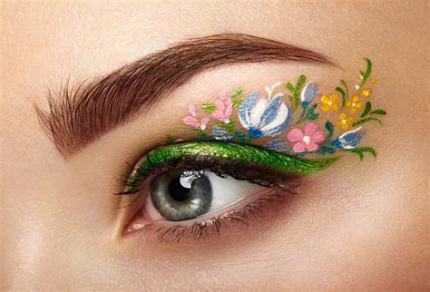 Flower Eyeliner Is Perfect For Spring—heres How To Get The Look