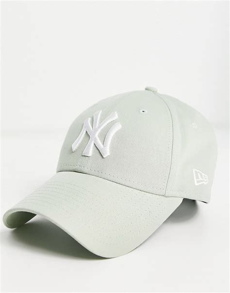 Exclusive 9forty Ny Cap In Sage Green New Era