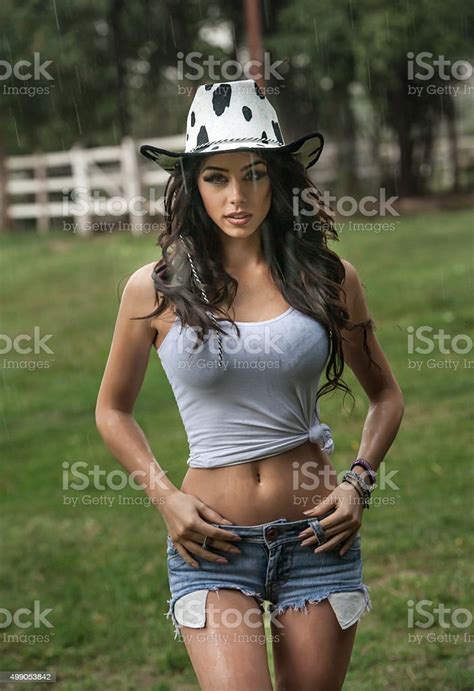 Beautiful Brunette Girl With Country Look Stock Photo Istock