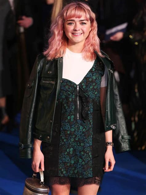 Maisie Williams Game Of Thrones Star Showcases New Pink Hair Maisie