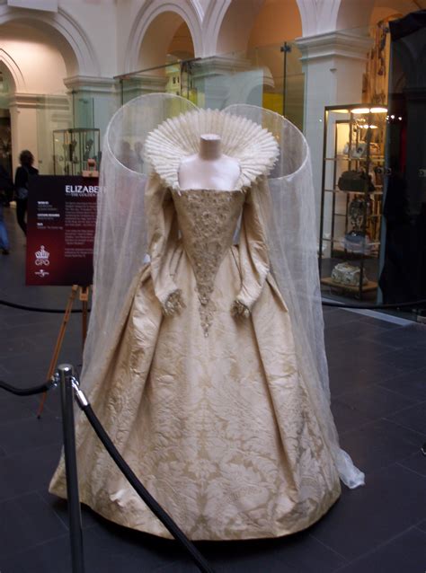 Elizabethan Dress From Elizabeth White Dress Tudor Costumes