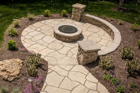 Grand Flagstone By Rosetta Is Easy To Install With A Beautiful Stone