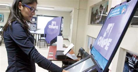 Hoy lunes 5 de abril, la oficina nacional de procesos electorales (onpe), está brindando asistencia. La ONPE ofrece más de 5 mil puestos de trabajo - El Chino
