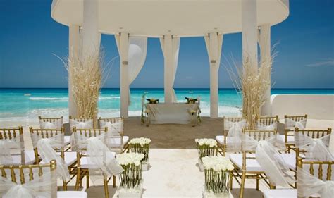 Akumal weddings is a retreat destination for celebrating weddings on the beachfront waters of half moon bay in akumal, mexico. How To Plan A Destination Wedding In Mexico