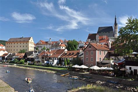 Versatile breakfast, plenty of fruits, different kind of breads, cheese, sweet cakes. Zabytkowe centrum miasta Czeski Krumlov - ChasingUNESCO