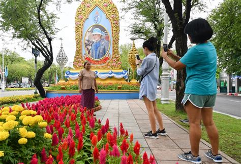 Maybe you would like to learn more about one of these? ภาพชุดประดับซุ้มไฟ-ดอกไม้เฉลิมพระเกียรติวัน ...