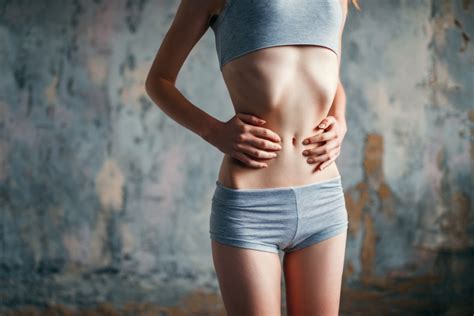 Is It Unhealthy If A Woman S Hip Bones Show Scary Symptoms