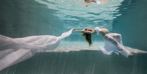 Underwater Photography Pool Studio • Liz Harlin Photographic