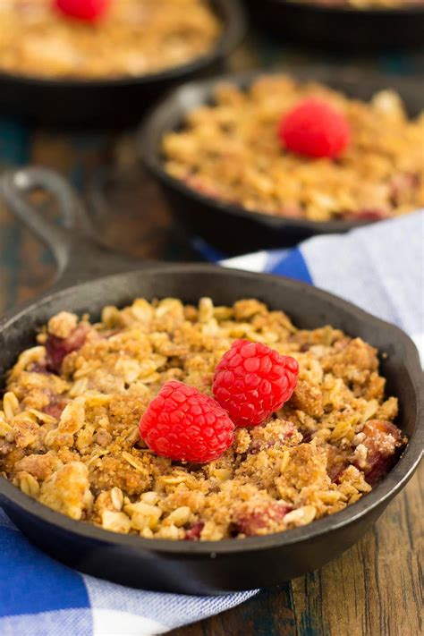 This easy raspberry crisp recipe gives you a easy and delicious dessert for dinner and you can enjoy it as a dessert for breakfast or snack. Raspberry Rhubarb Crisp | FaveSouthernRecipes.com