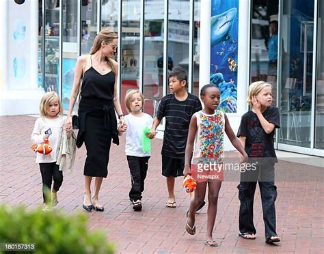 Angelina Jolie Takes Her Children To Visit Sydney Aquarium Photos And