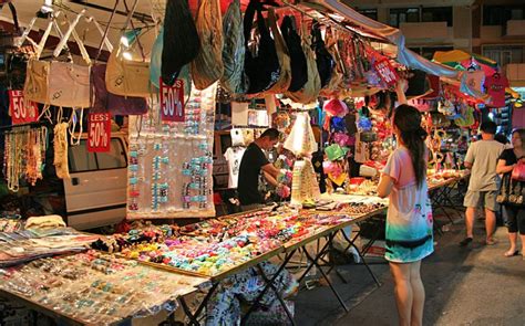The life group had decided to go sri petaling pasar malam on 11th of august'09. Most 'Pasar Malam' Traders Won't Reopen as SOPs Are Too Strict