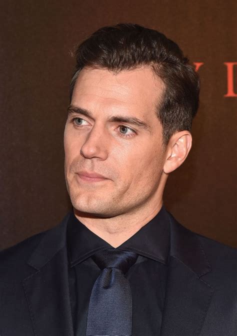 henry cavill apologizes for saying he is wary of flirting with women over fear of being called