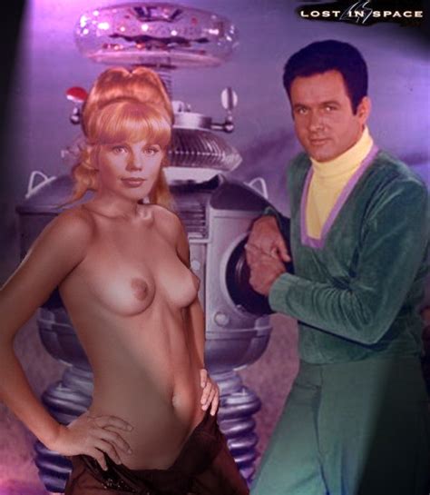 Post Don West Fakes Judy Robinson Lost In Space Marta Kristen Robot B