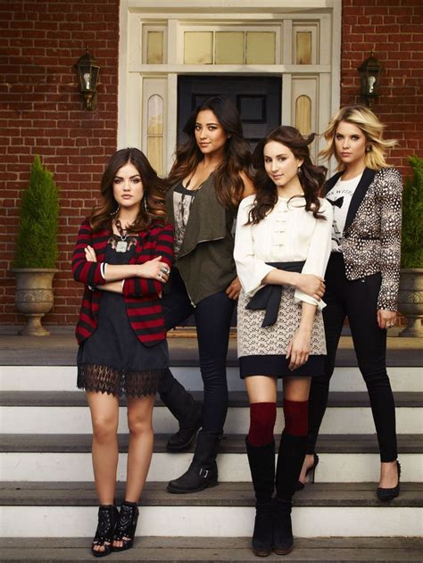 43 Pretty Little Liars Fashion Moments That Deserve Your Full