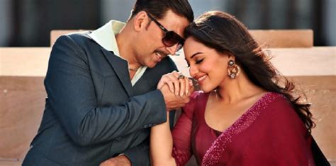 Akshay Kumar Turns Make Up Artist For Sonakshi Sinha But With These