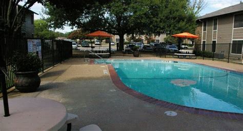 Running Brook Apartments 29 Reviews Arlington Tx Apartments For