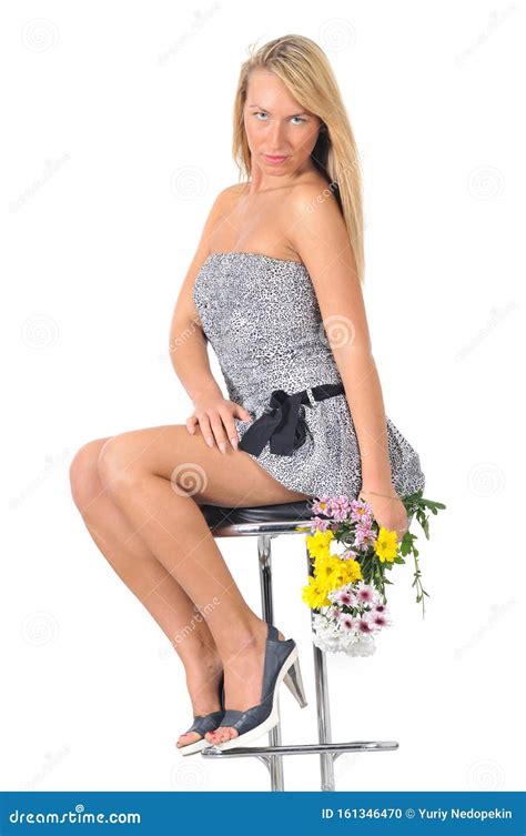 Linda Jovem Caucasiana Num Vestido Mini Foto De Stock Imagem De
