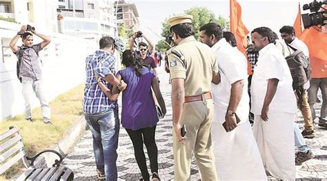 ‘kiss Of Love Protest Against ‘moral Policing By Shiv Sena India