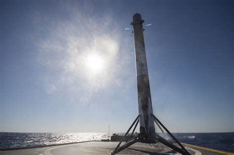 Look At These Amazing Photos Of Spacexs Rocket Cargo Ship Returning