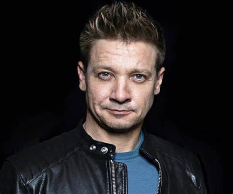 Pink or blue, what to… Jeremy Renner - Bio, Facts, Family Life of Actor