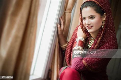 Indian Bridal Jewelry Photos And Premium High Res Pictures Getty Images