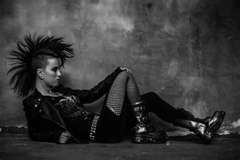 Punk Fashion Photography Punk Style Outfits Emo Outfits Gothic