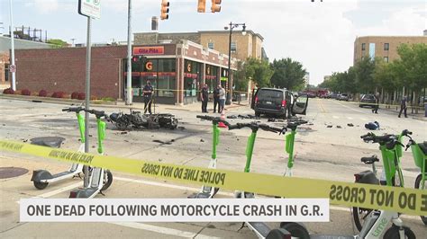 Man Dies After Motorcycles Crash Into Two Cars In Grand Rapids
