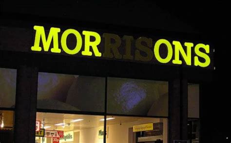 30 Of The Most Hilarious Neon Sign Fails Ever