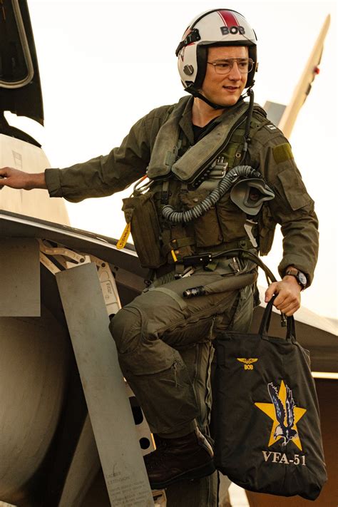 New Pictures For Top Gun Maverick Are Here Fangirlish