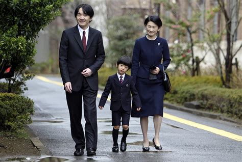 Prince hisahito is the youngest child and only son of prince fumihito and princess kiko.12 he is the nephew of emperor naruhito and second in line to the throne after his father. Japan Princess to Wed Commoner, Forcing Her to Quit Royal ...