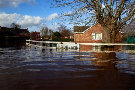 Uk Floods Crisis Deserted Somerset Village In Pictures Ibtimes Uk