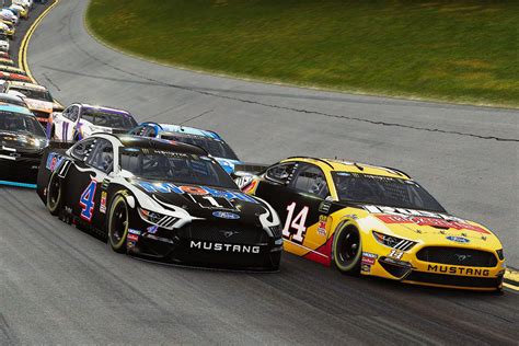Install on your home xbox one console plus have access when you're connected to your microsoft account. NASCAR Heat 4 arranca motores con su tráiler de lanzamiento