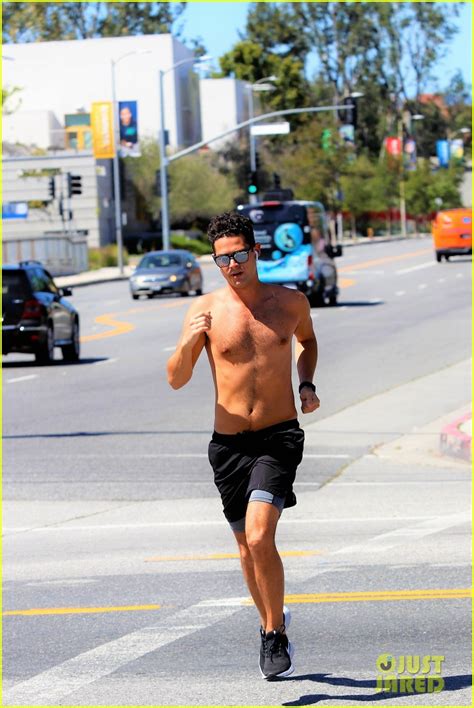 Bachelor Nation S Wells Adams Goes Shirtless For A Run In L A Photo