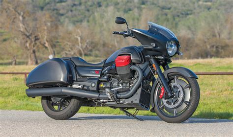 Mnc confronte ces deux big twins refroidis par air dans un duel entre la road glide special et la chieftain dark horse. Bagger Comparo: Harley vs. Indian vs. Moto Guzzi | Rider ...
