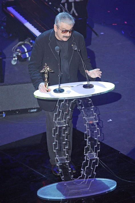 In 1962, he formed his own trio and started. Fryderyki 2013: Kto zaśpiewał, a kto 'urodził się na nowo'? Zobacz, co działo się na scenie!