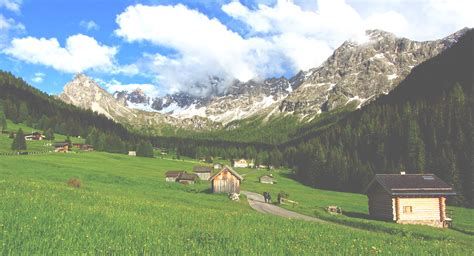 Il nostro staff sarà felice di darvi il benvenuto e di fornirvi tutte le. Val di Fassa • Trentino Alto Adige • Montagna Estate