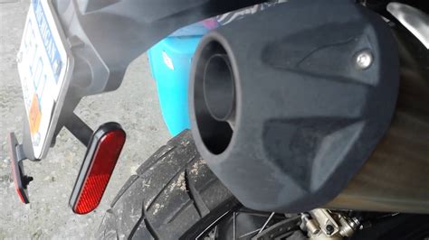 Triumph has given the tiger 800 a high specification direct from the factory. Triumph tiger 800 stock exhaust - YouTube