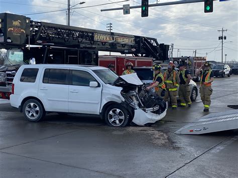 Car crash reported in West Topeka